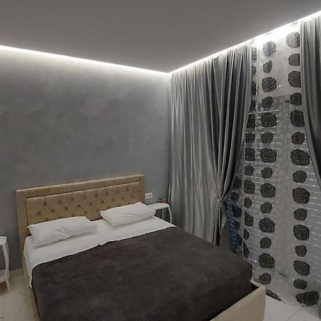 Beni 'S Apartments Sarandë Exteriör bild