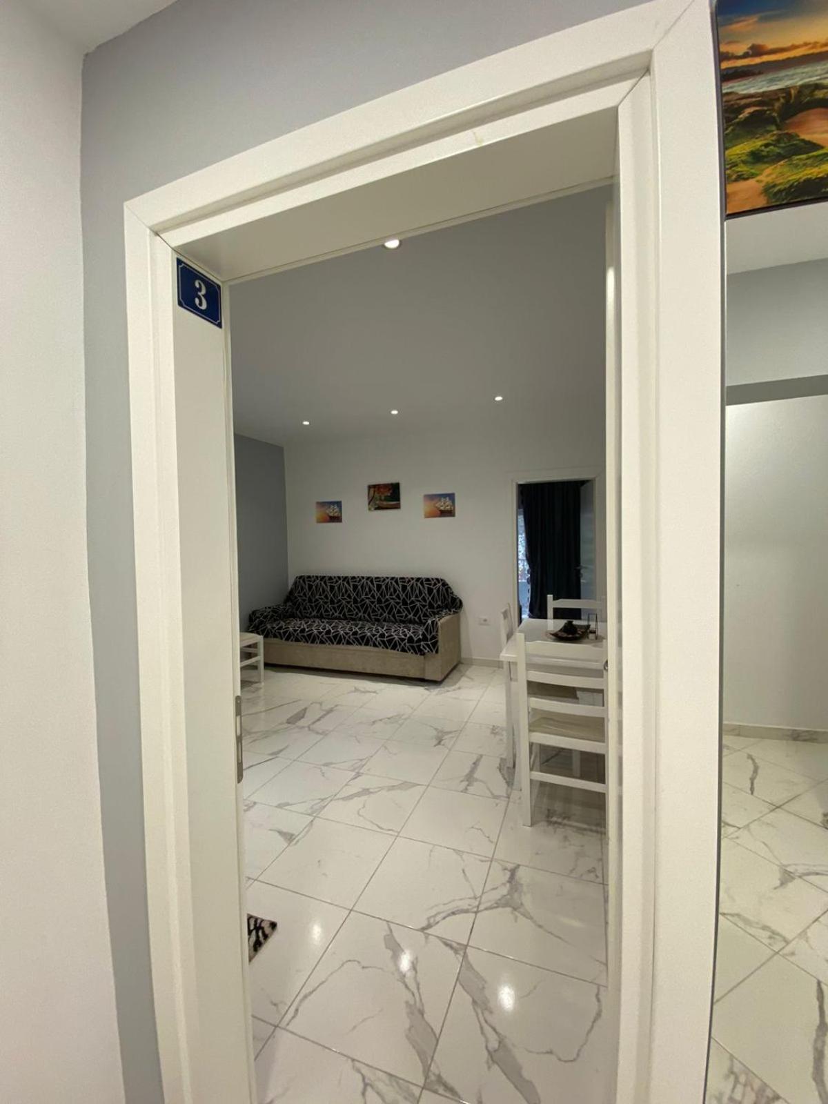 Beni 'S Apartments Sarandë Exteriör bild