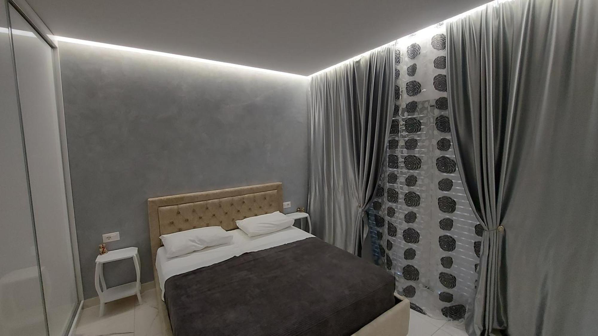 Beni 'S Apartments Sarandë Exteriör bild